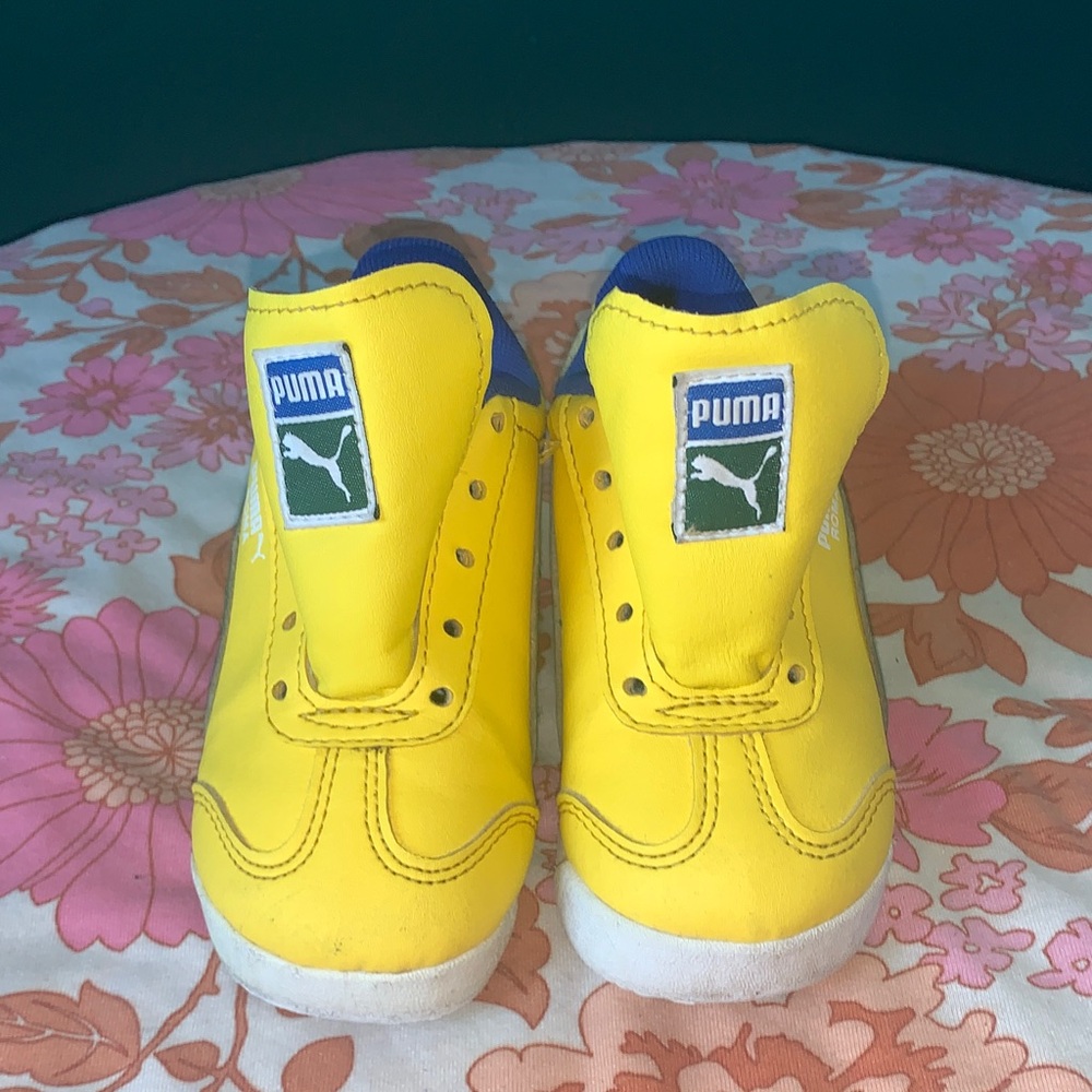 Puma Kids Brazil themed Sneakers. Size 8 (Toddler) no laces.